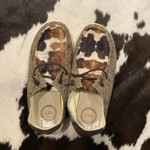 Women’s hey dudes size 8.